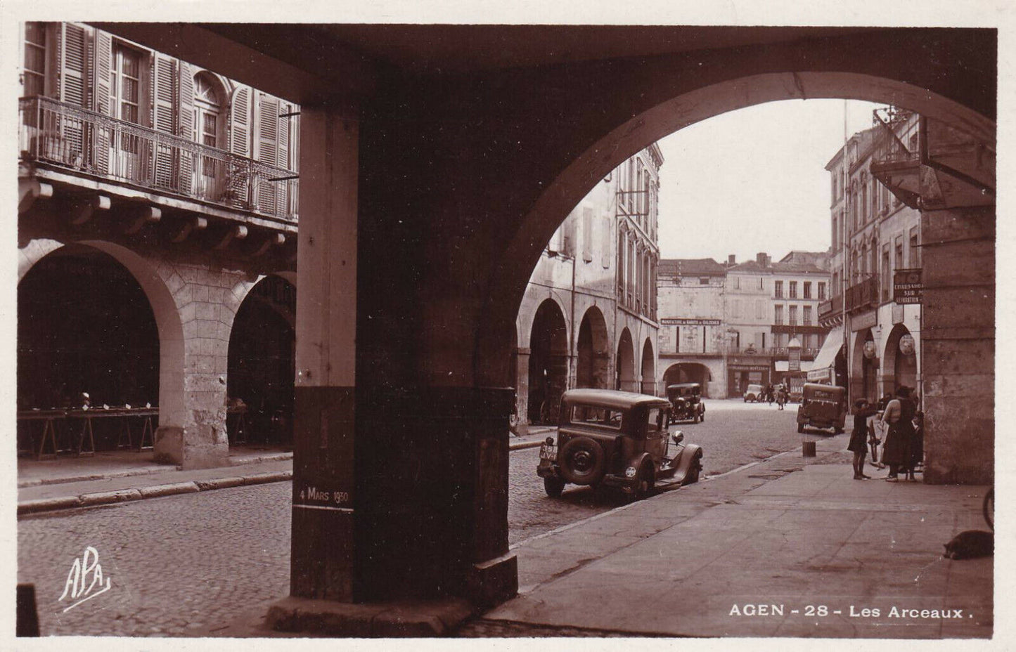 CARTE POSTALE ANCIENNE CPA NOIR ET BLANC / AGEN LES ARCEAUX