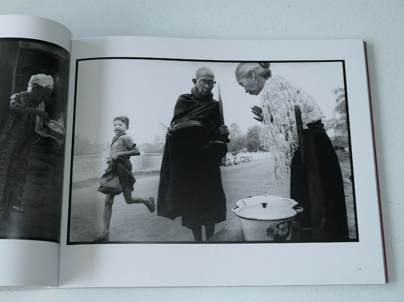 BIRMANIE UNE FOI AU QUOTIDIEN / PHOTOGRAPHIES / EDITIONS PAYOT LAUSANNE 2002