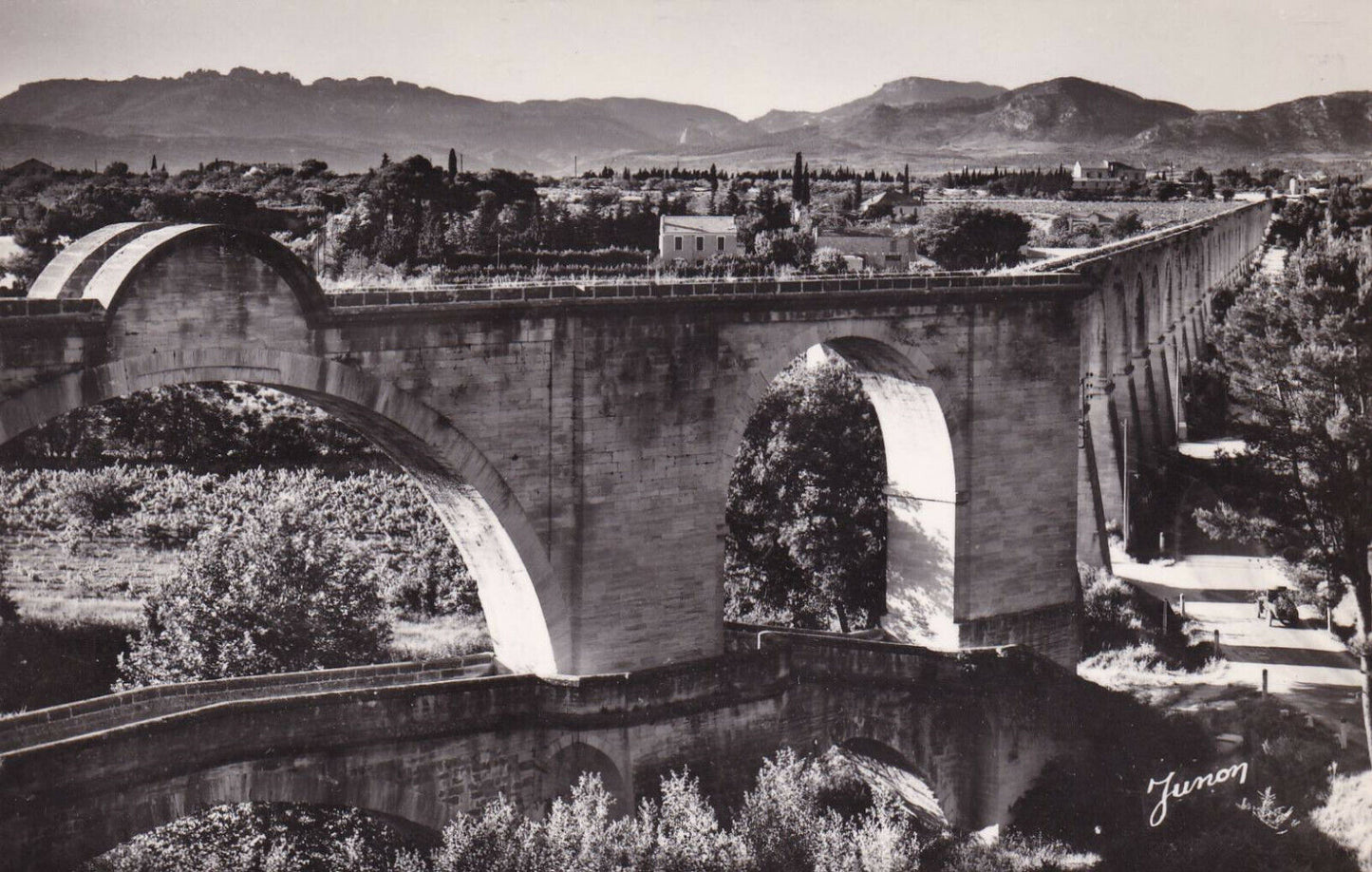 SEMI-MODERN BLACK & WHITE POSTCARD / CARPENTRAS AQUEDUCT VAUCLUSE (1956)