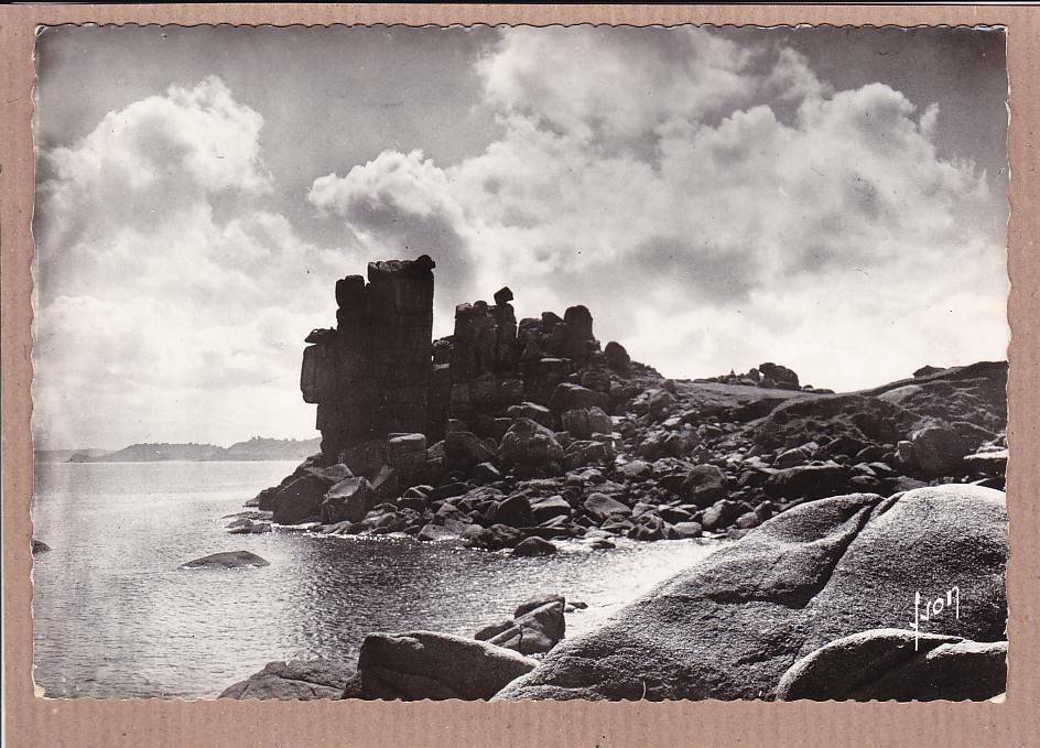 CARTE POSTALE CPSM NOIR & BLANC / PLOUMANAC'H POINTE DU SQUEVEL