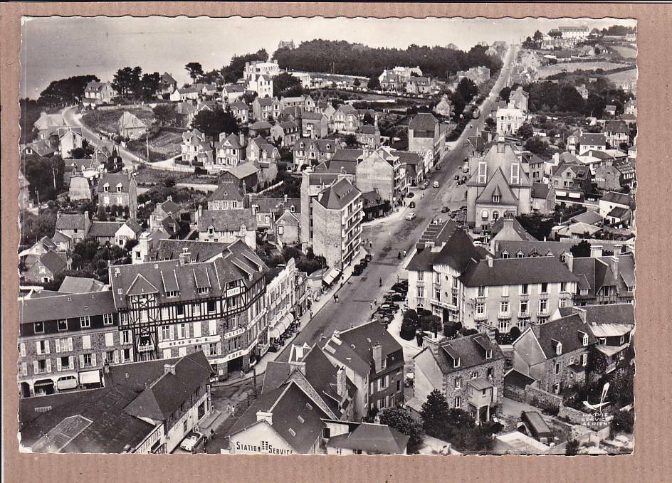 CARTE POSTALE CPSM NOIR & BLANC / PLOUMANAC'H LA RUE PRINCIPALE VUE AERIENNE