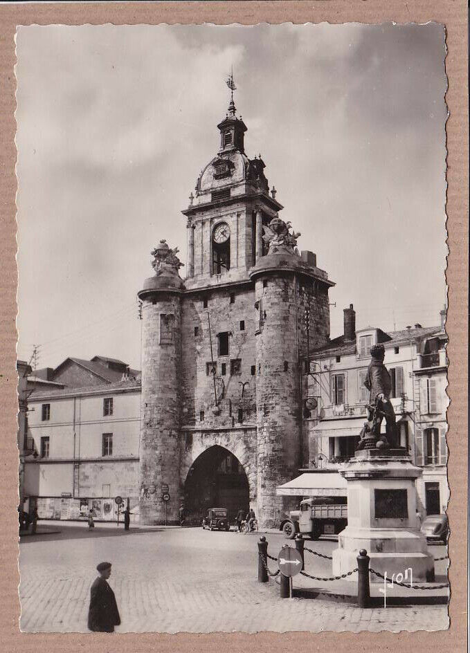 CPSM BLACK & WHITE POSTCARD / LA ROCHELLE GROSSE HORLOGE TOWER