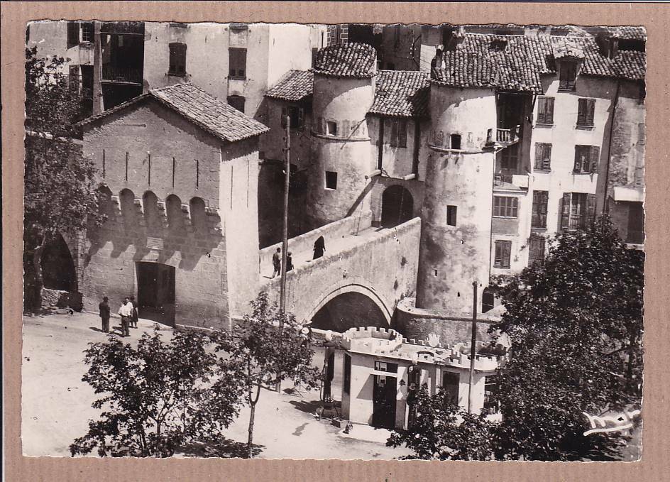CPSM BLACK & WHITE POSTCARD / ENTREVAUX THE DRAWBRIDGE