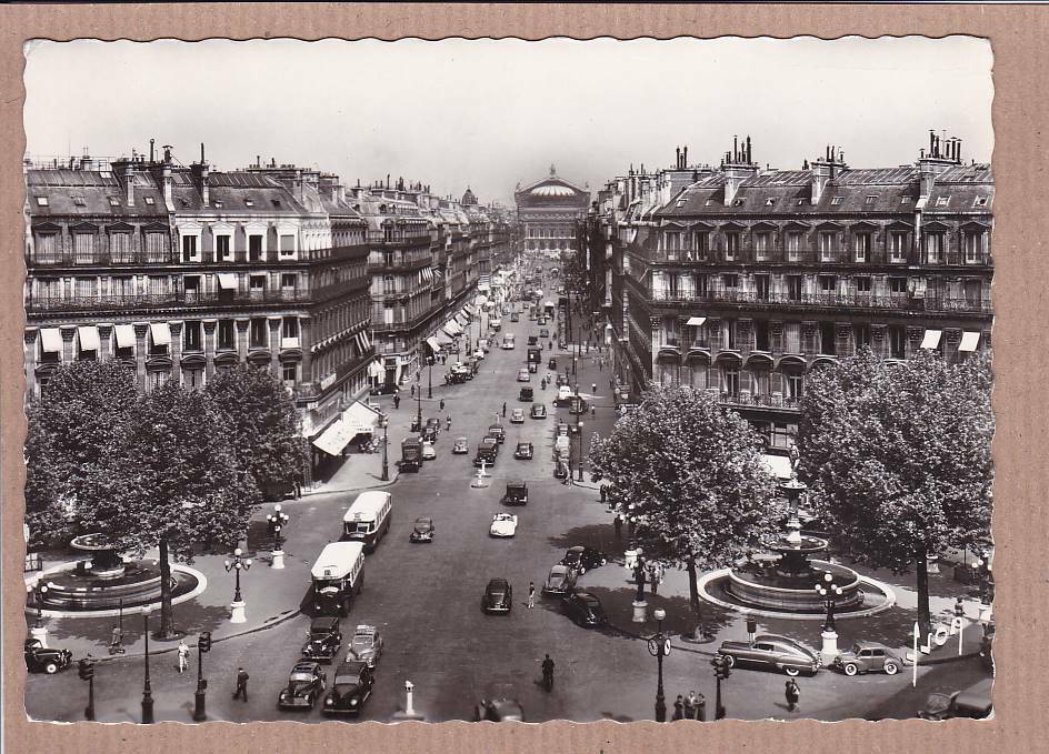 CARTE POSTALE CPSM NOIR & BLANC / PARIS EN FLANANT L'AVENUE DE L'OPERA