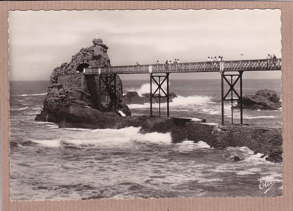 CPSM BLACK & WHITE POSTCARD / BIARRITZ THE ROCK OF THE VIRGIN
