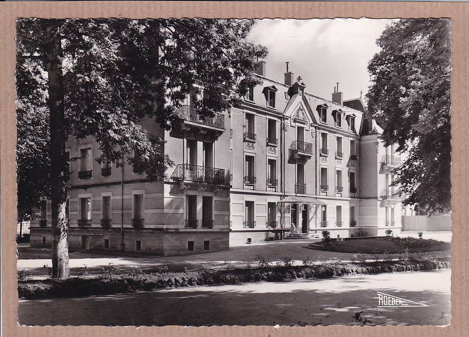 CARTE POSTALE CPSM NOIR & BLANC / CONTREXEVILLE HOTEL DE LA SOUVERAINE (1957)