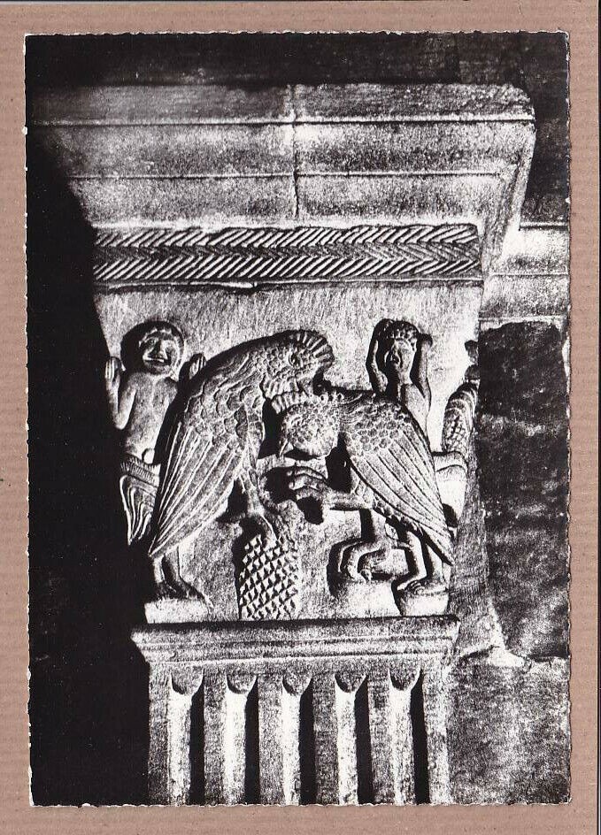 CARTE POSTALE CPSM NOIR & BLANC / CATHEDRALE D'AUTUN COMBAT DE COQS CHAPITEAU