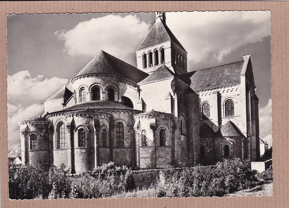 CARTE POSTALE CPSM NOIR & BLANC / BASILIQUE DE SAINT-BENOIT-SUR-LOIRE