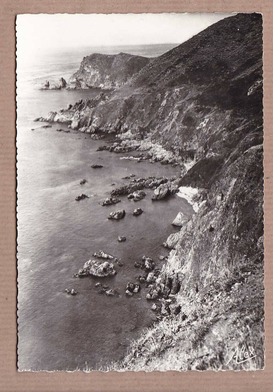 CPSM BLACK & WHITE POSTCARD / LA HAGUE WILD COAST TOWARDS THE NOSE OF JOBOURG