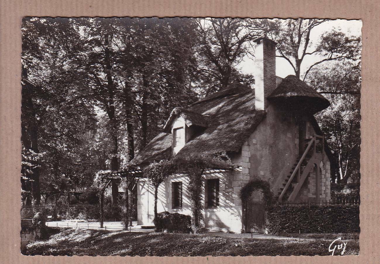 CARTE POSTALE CPSM NOIR & BLANC / VERSAILLES HAMEAU DU PETIT TRIANON PRESBYTERE