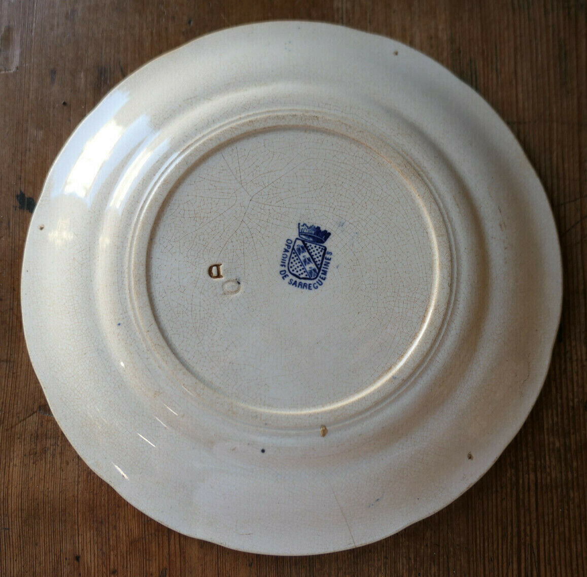 ANCIENNE ASSIETTE PARLANTE EN FAIENCE OPAQUE DE SARREGUEMINES LA GARDE NATIONALE