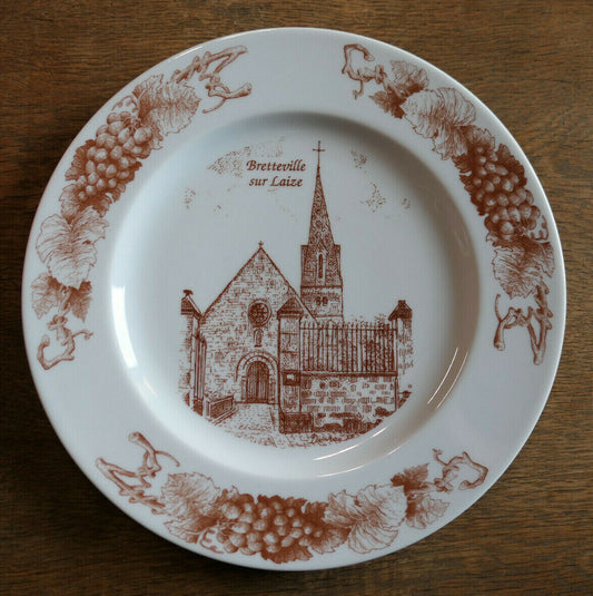 ASSIETTE DECORATIVE EGLISE BRETTEVILLE SUR LAIZE CALVADOS PORCELAINE LIMOGES