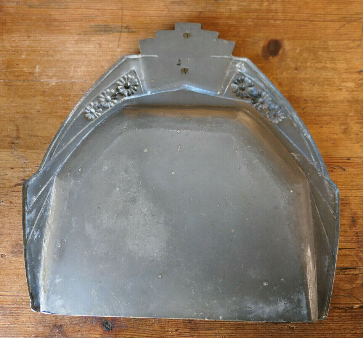 ANCIEN RAMASSE MIETTES ETAIN ET BOIS SIGNE ART DECO 1930 SIGNED PEWTER DECO