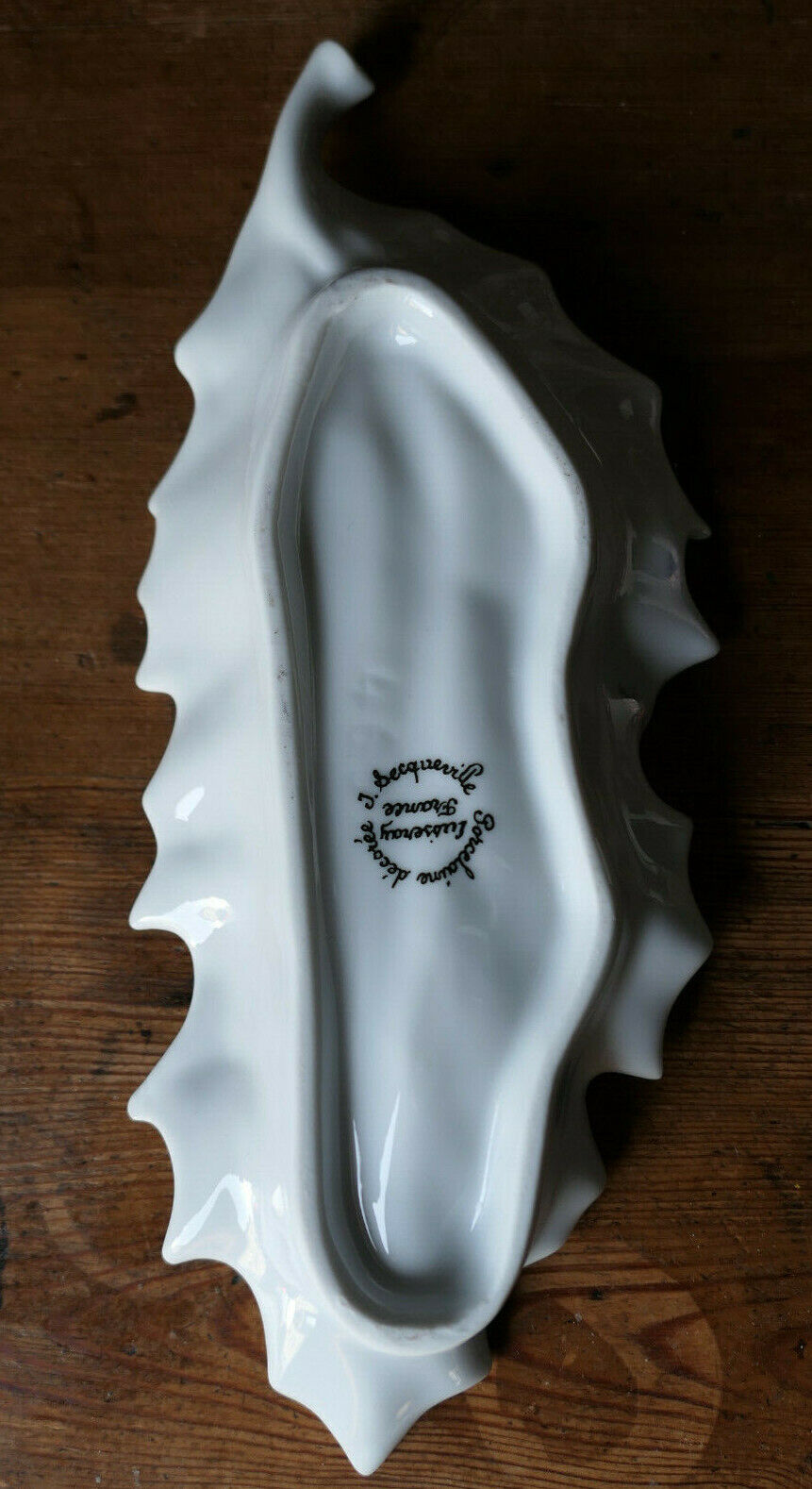 RAVIER EN PORCELAINE FORME FEUILLE LUSSERAY DECOR SECQUEVILLE