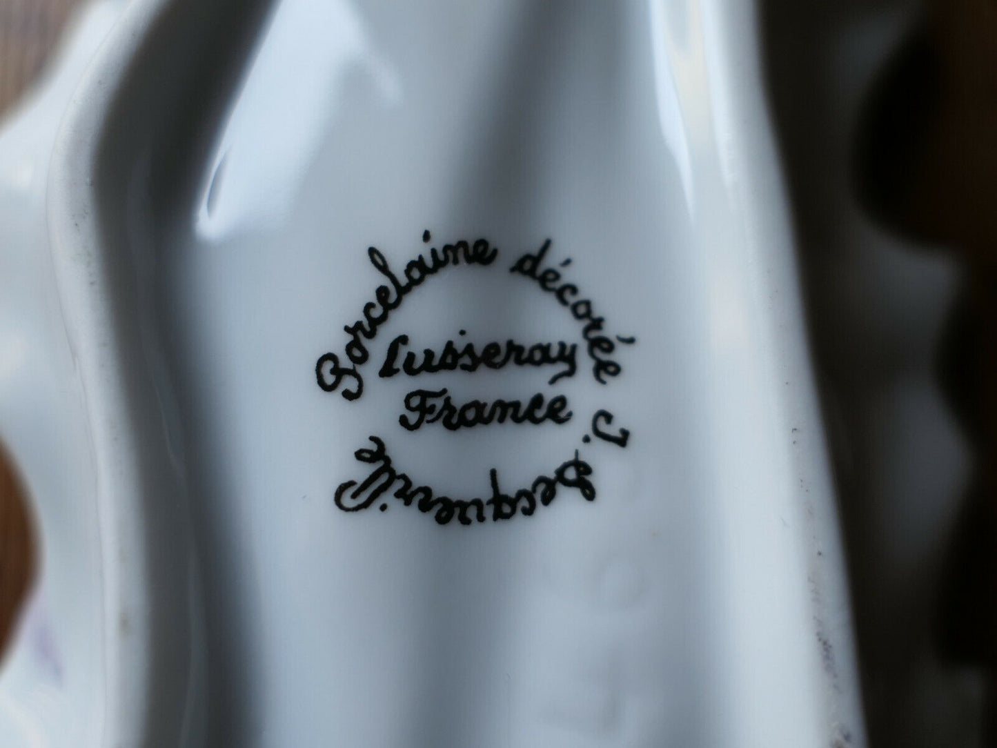 RAVIER EN PORCELAINE FORME FEUILLE LUSSERAY DECOR SECQUEVILLE