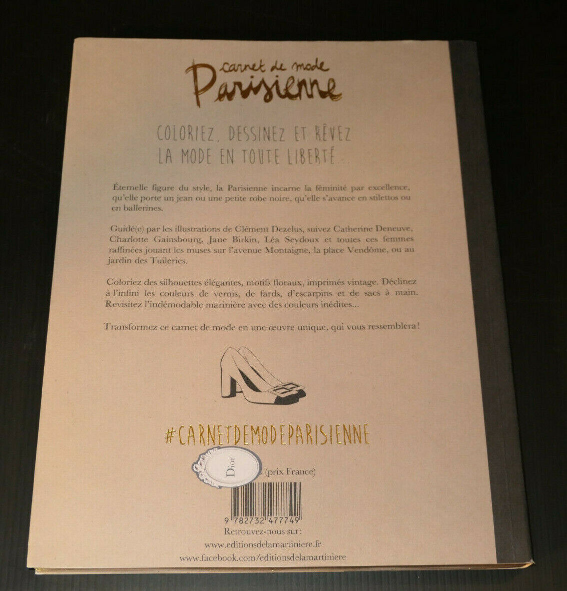 CARNET DE MODE PARISIENNE / 150 ILLUSTRATIONS DE MODE A COLORIER / COLORIAGE