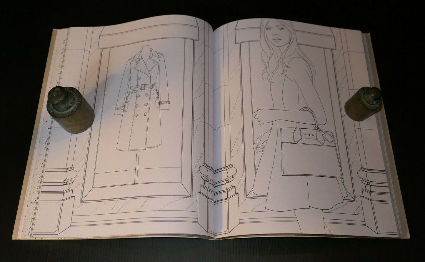 CARNET DE MODE PARISIENNE / 150 ILLUSTRATIONS DE MODE A COLORIER / COLORIAGE