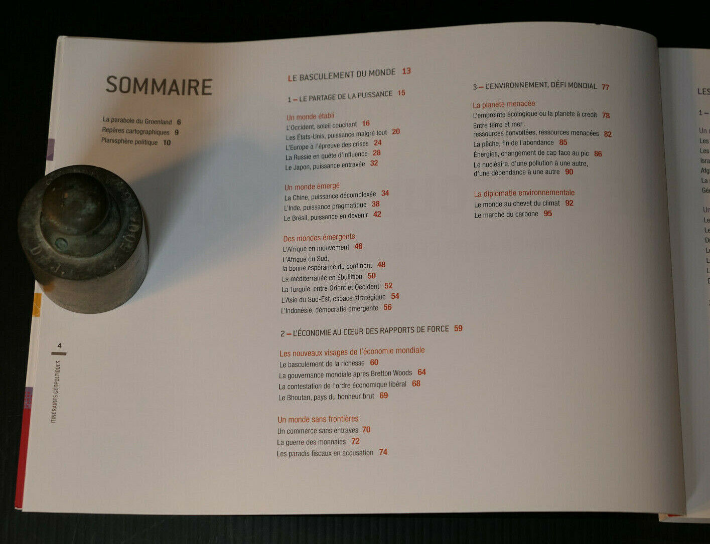 LE DESSOUS DES CARTES / JEAN-CHRISTOPHE VICTOR / GEOPOLITIQUE ECONOMIE 2012