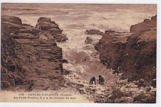 CARTE POSTALE ANCIENNE CPA VENDEE SABLES D'OLONNE AU PUITS D'ENFER ECUME DE MER