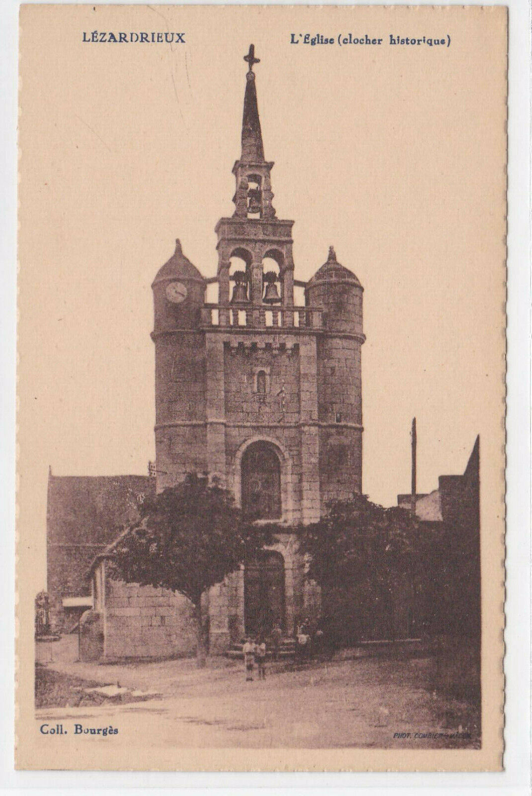 CARTE POSTALE ANCIENNE LEZARDRIEUX L'EGLISE CLOCHER HISTORIQUE BRETAGNE