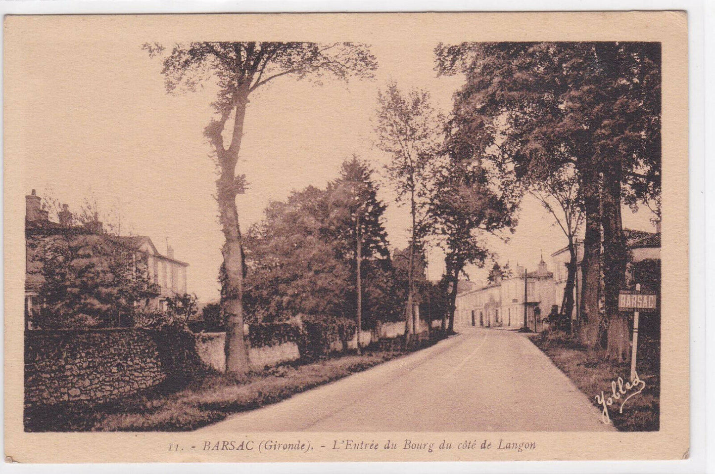 CARTE POSTALE ANCIENNE CPA BARSAC L'ENTREE DU BOURG DU COTE DE LANGON GIRONDE