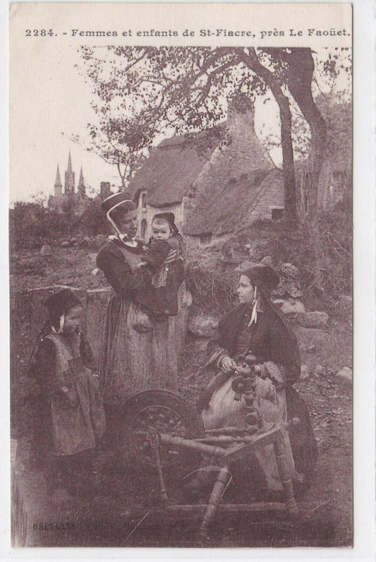 CARTE POSTALE ANCIENNE CPA FEMMES ET ENFANTS DE ST-FIACRE PRES LE FAOUET