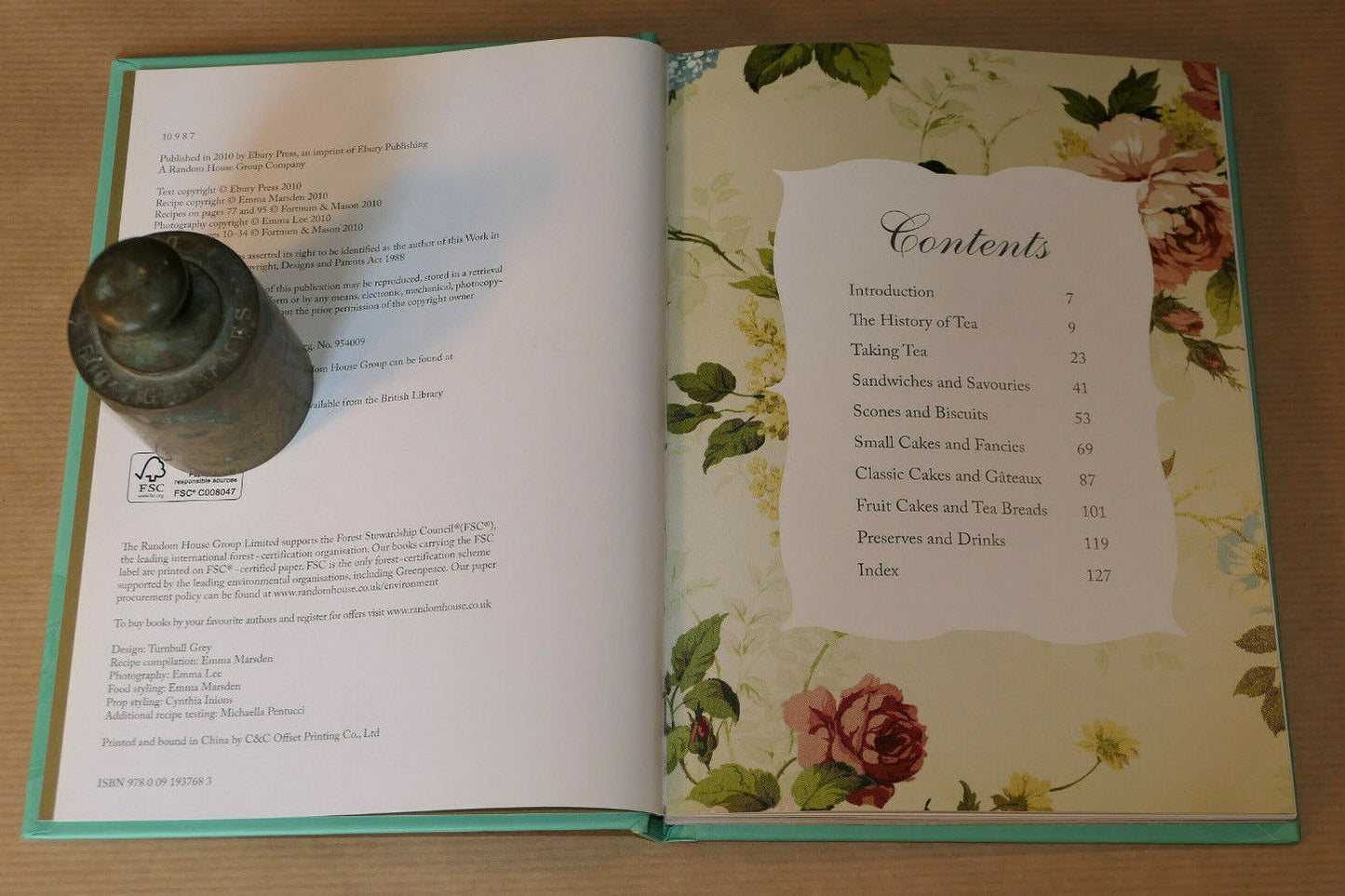 TEA AT FORTNUM & MASON / 45 RECIPES SANDWICHES BISCUITS CAKES