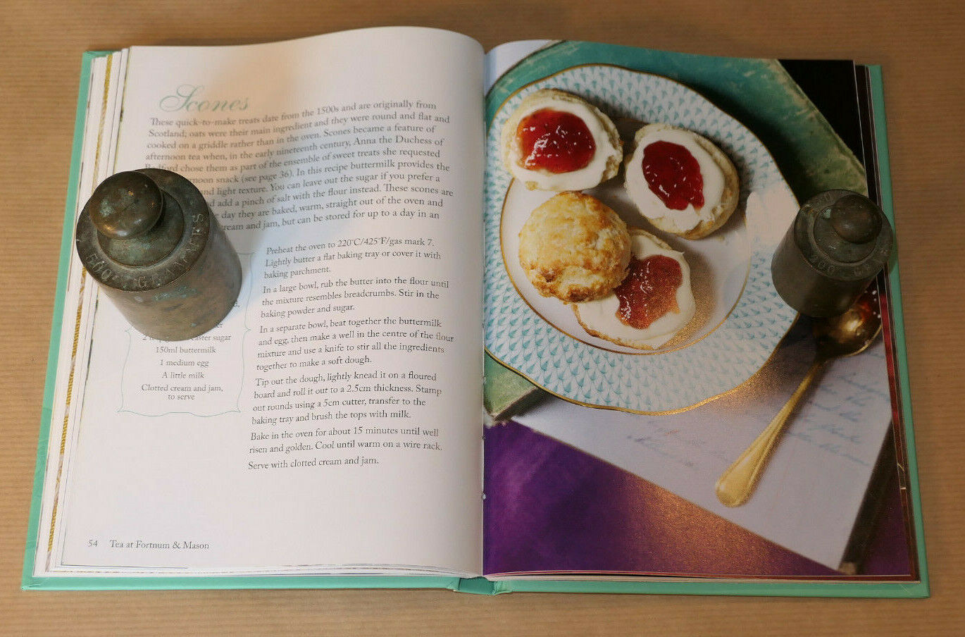 TEA AT FORTNUM & MASON / 45 RECIPES SANDWICHES BISCUITS CAKES
