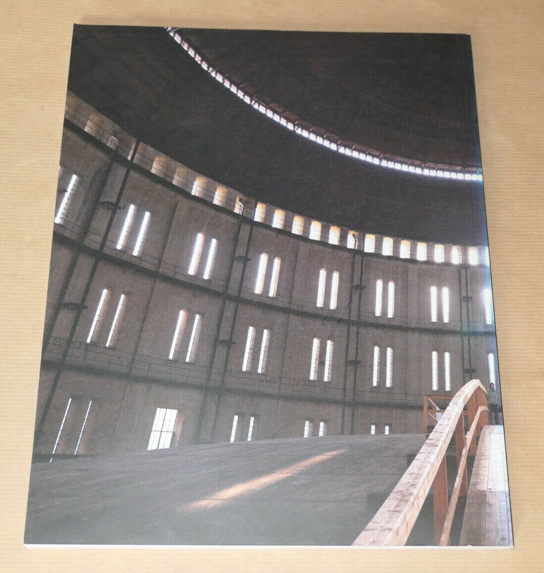 CREER A 360° CREATING IN THE ROUND CAHIER SPECIAL MOUVEMENT 68 THEATRE 2012