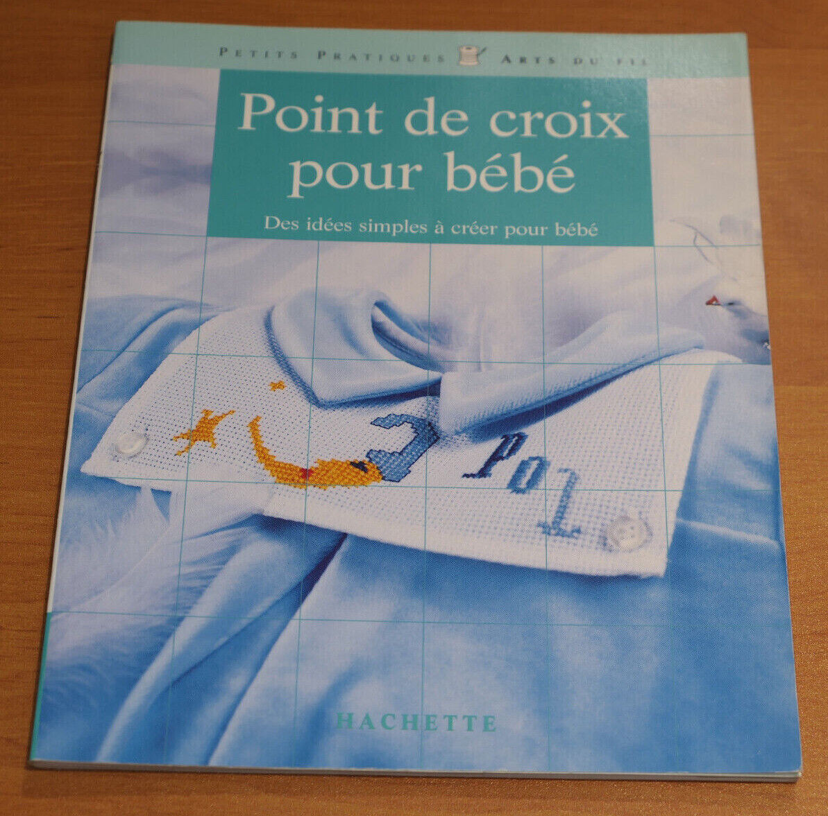 POINT DE CROIX POUR BEBE / HACHETTE 2001 / BRODERIE