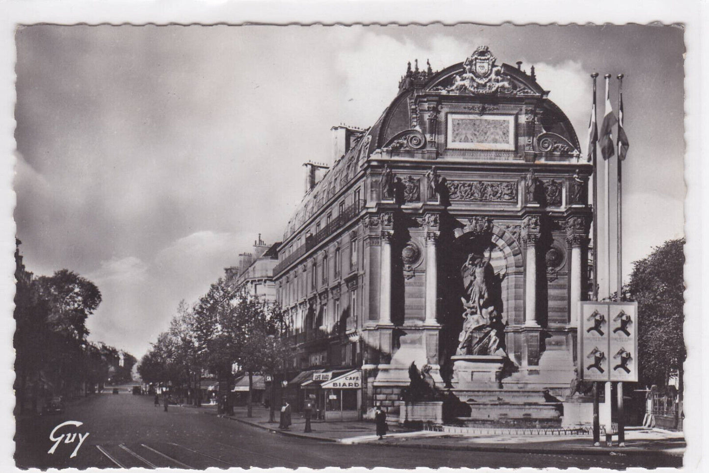CARTE POSTALE CPSM PARIS ET SES MERVEILLES LA FONTAINE SAINT-MICHEL