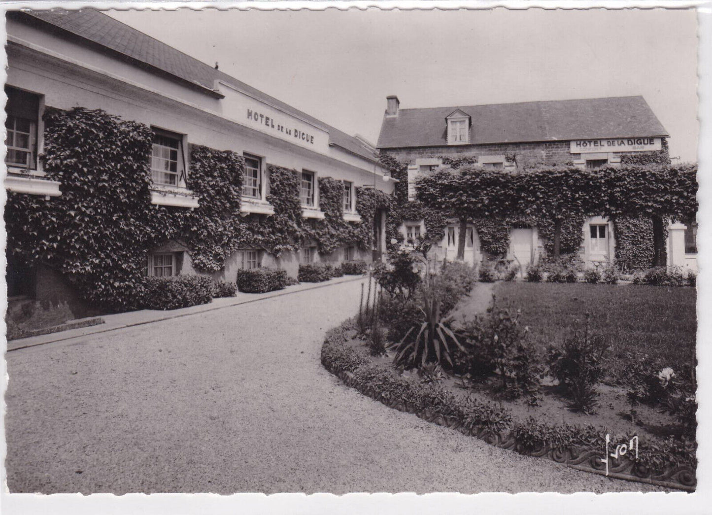 POSTCARD CPSM MONT SAINT-MICHEL HOTEL DE LA DIGUE MANCHE GARAGE ENTRANCE