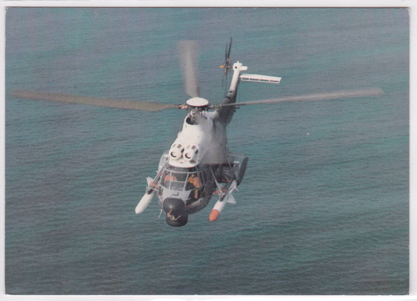 CARTE POSTALE CPM AEROSPATIALE EXOCET AM 39 SUR SUPER PUMA HELICOPTERE