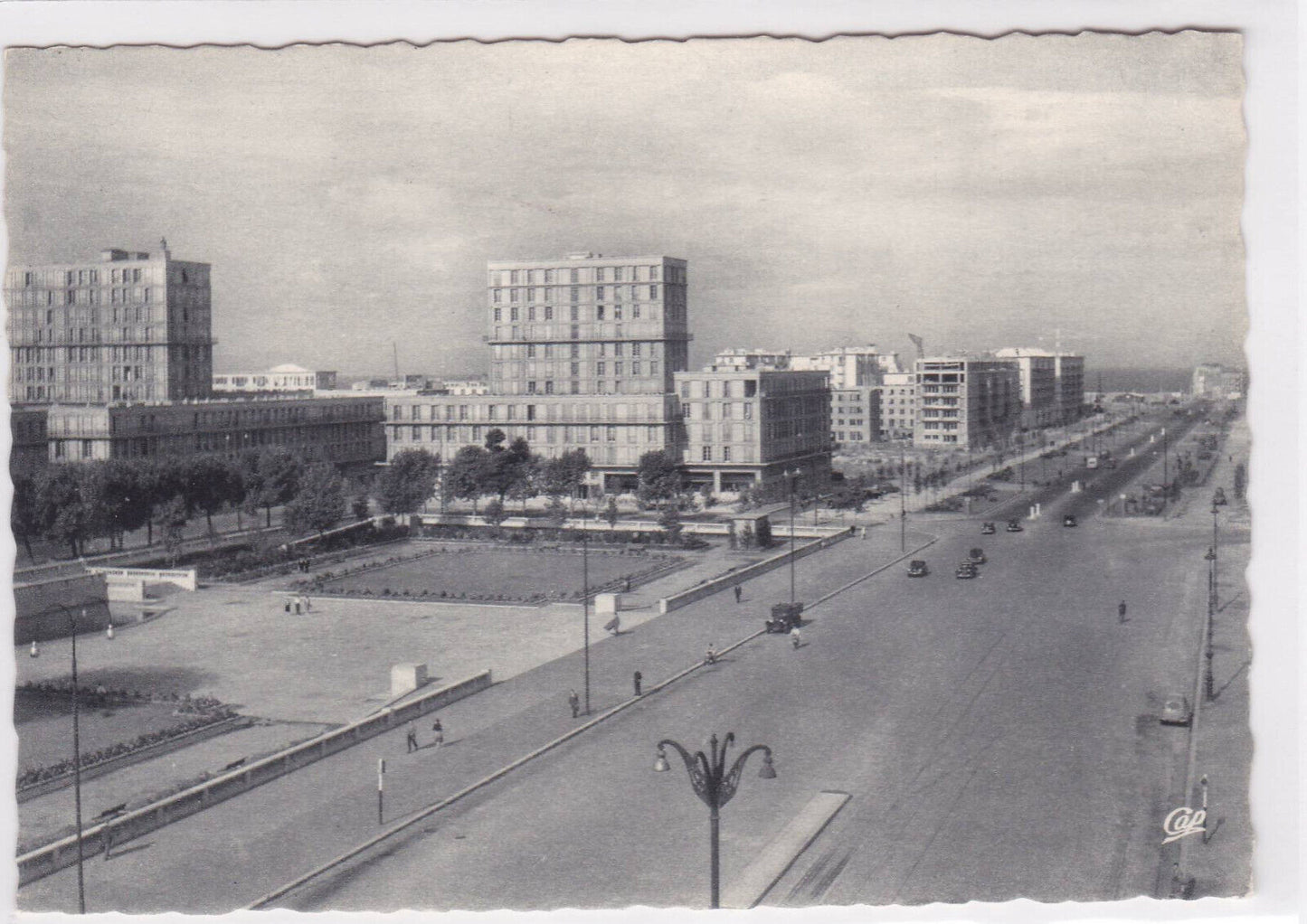 CARTE POSTALE CPSM LE HAVRE PLACE DE L'HOTEL DE VILLE ET BOULEVARD FOCH