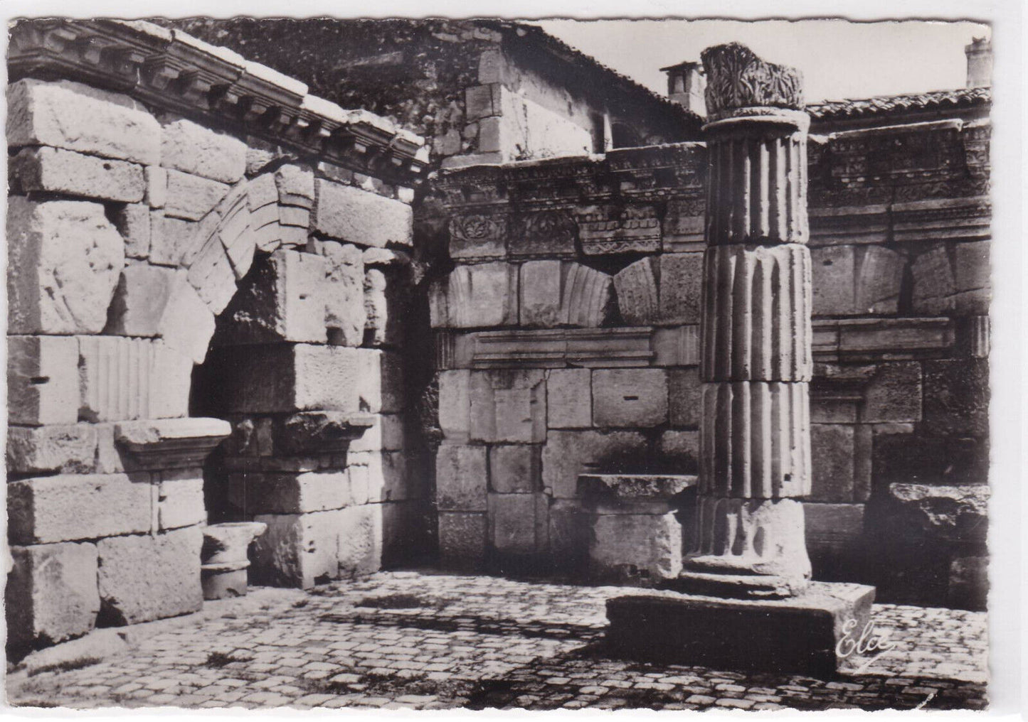 CARTE POSTALE CPSM SAINTES AUTOUR DU MUSEE GALLO-ROMAIN