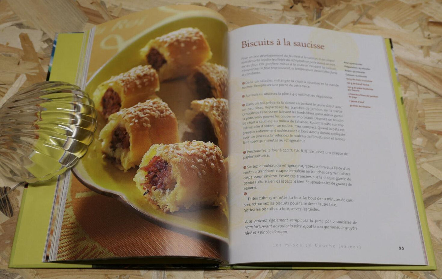 CUILLERES VERRINES PETITES BOUCHEES / 66 RECETTES SALEES SUCREES GASTRONOMIE
