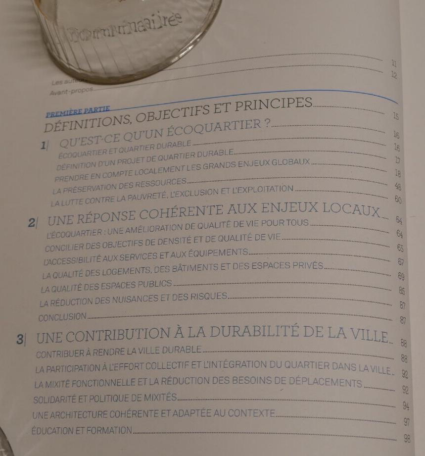 ECOQUARTIER MODE D'EMPLOI / EYROLLES 2009 URBANISME ENVIRONNEMENT VILLE ECONOMIE