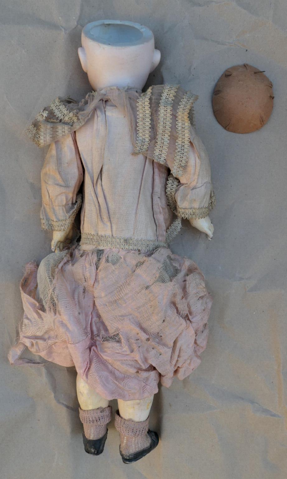 ANCIENNE POUPEE TETE PORCELAINE