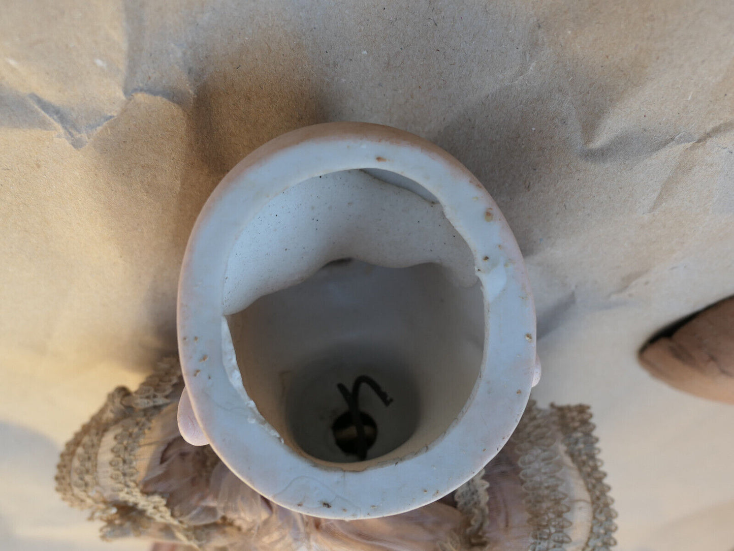 ANCIENNE POUPEE TETE PORCELAINE