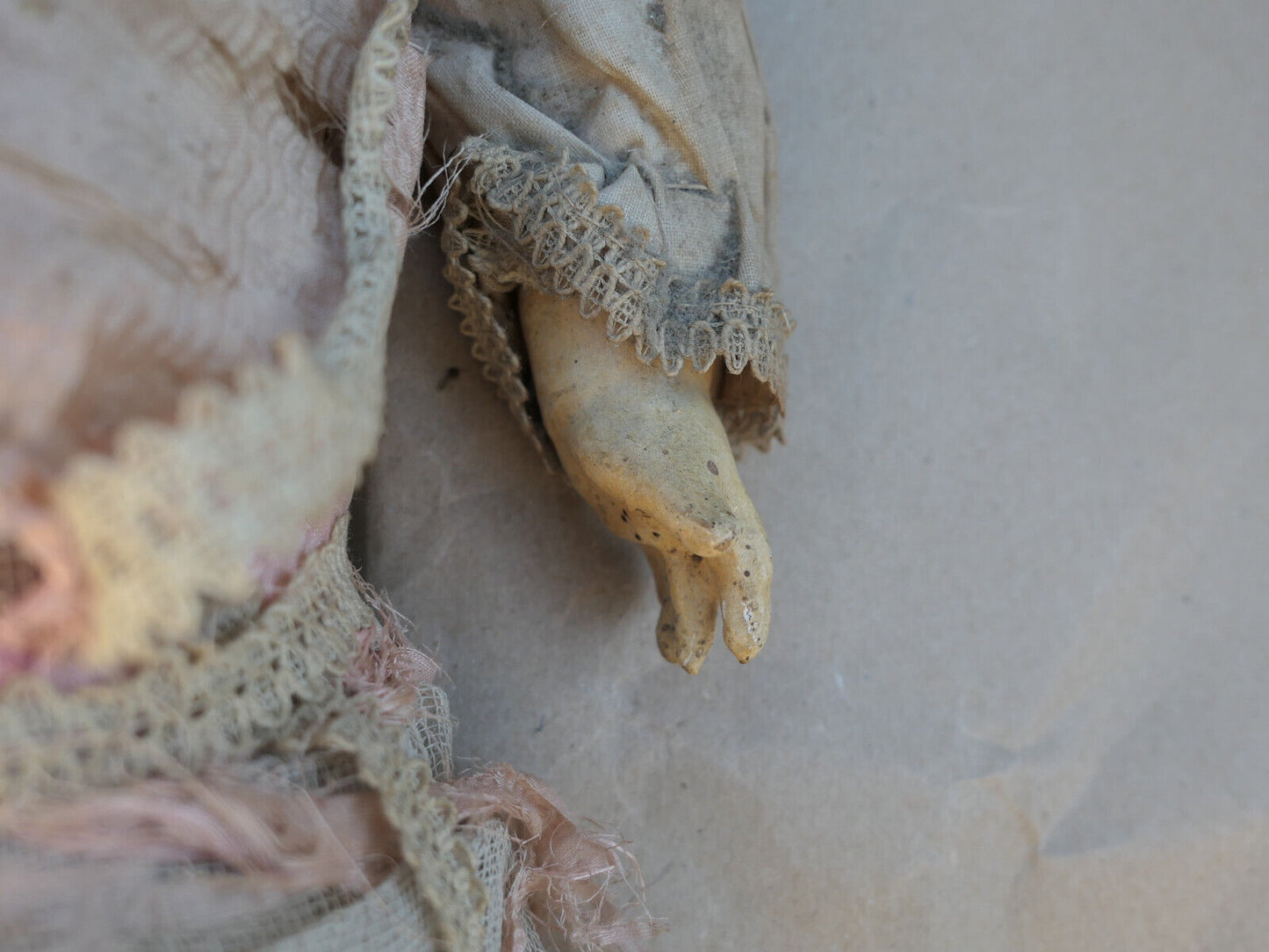 ANCIENNE POUPEE TETE PORCELAINE