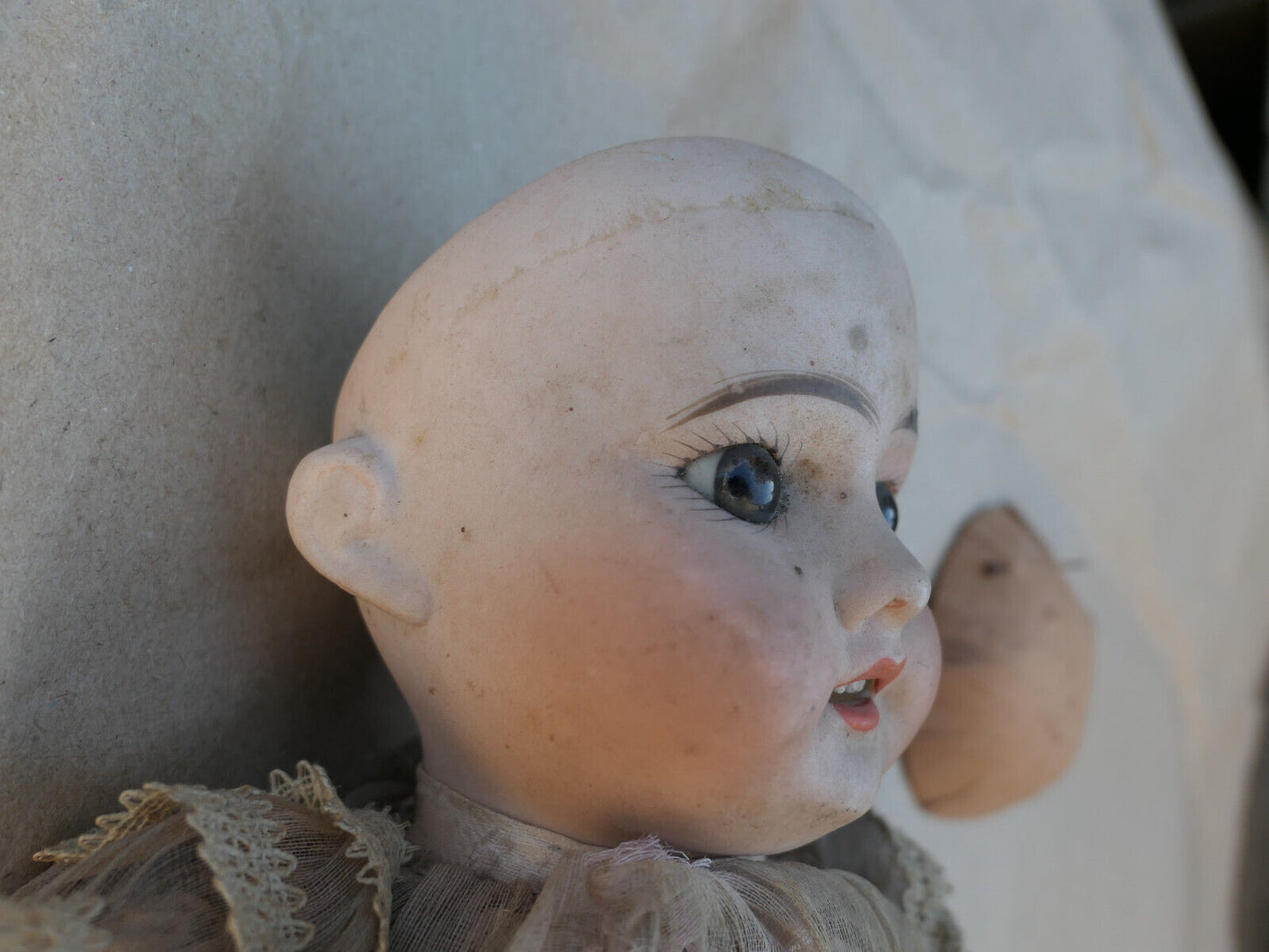 ANCIENNE POUPEE TETE PORCELAINE