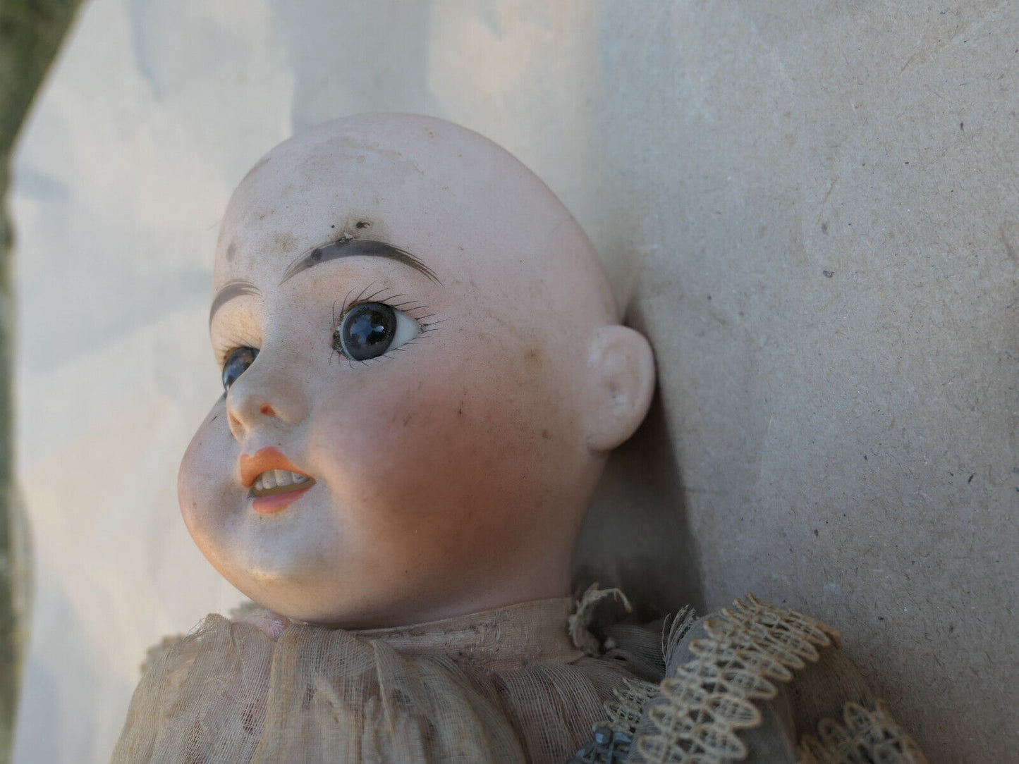 ANCIENNE POUPEE TETE PORCELAINE