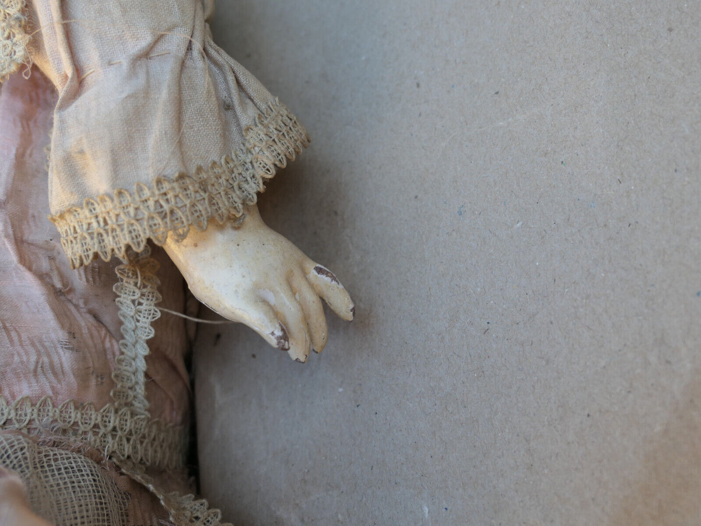 ANCIENNE POUPEE TETE PORCELAINE