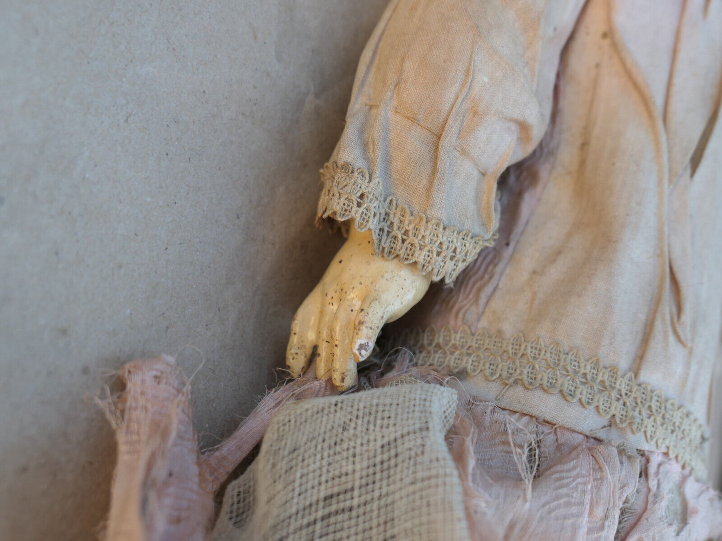 ANCIENNE POUPEE TETE PORCELAINE