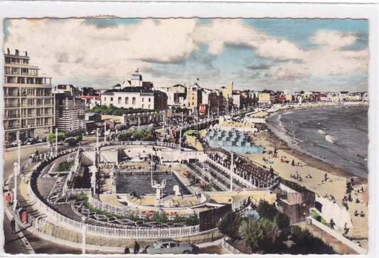 Carte Postale Semi-Moderne CPSM Les Sables-D'Olonne La Piscine Et La Plage