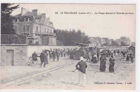 Carte Postale Ancienne CPA Le Pouliguen - La Plage Benoit À L'Entrée Du Port