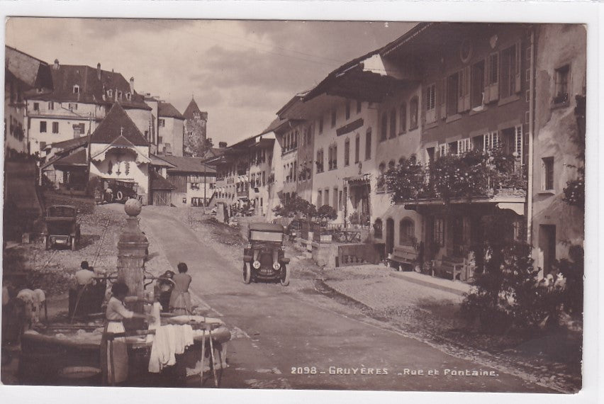 Old Postcard CPA Switzerland - Gruyères - Street and Fountain