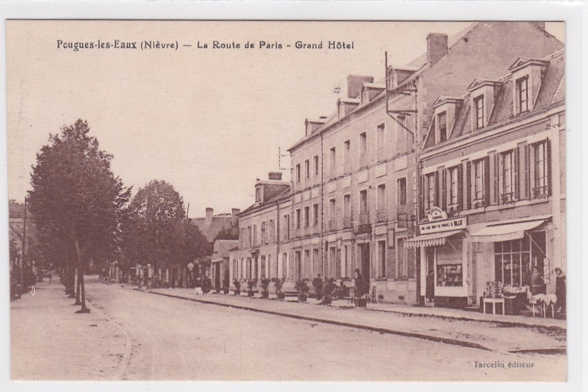 Carte Postale Ancienne CPA 58 - Pougues-Les-Eaux - La Route De Paris - Grand Hôtel