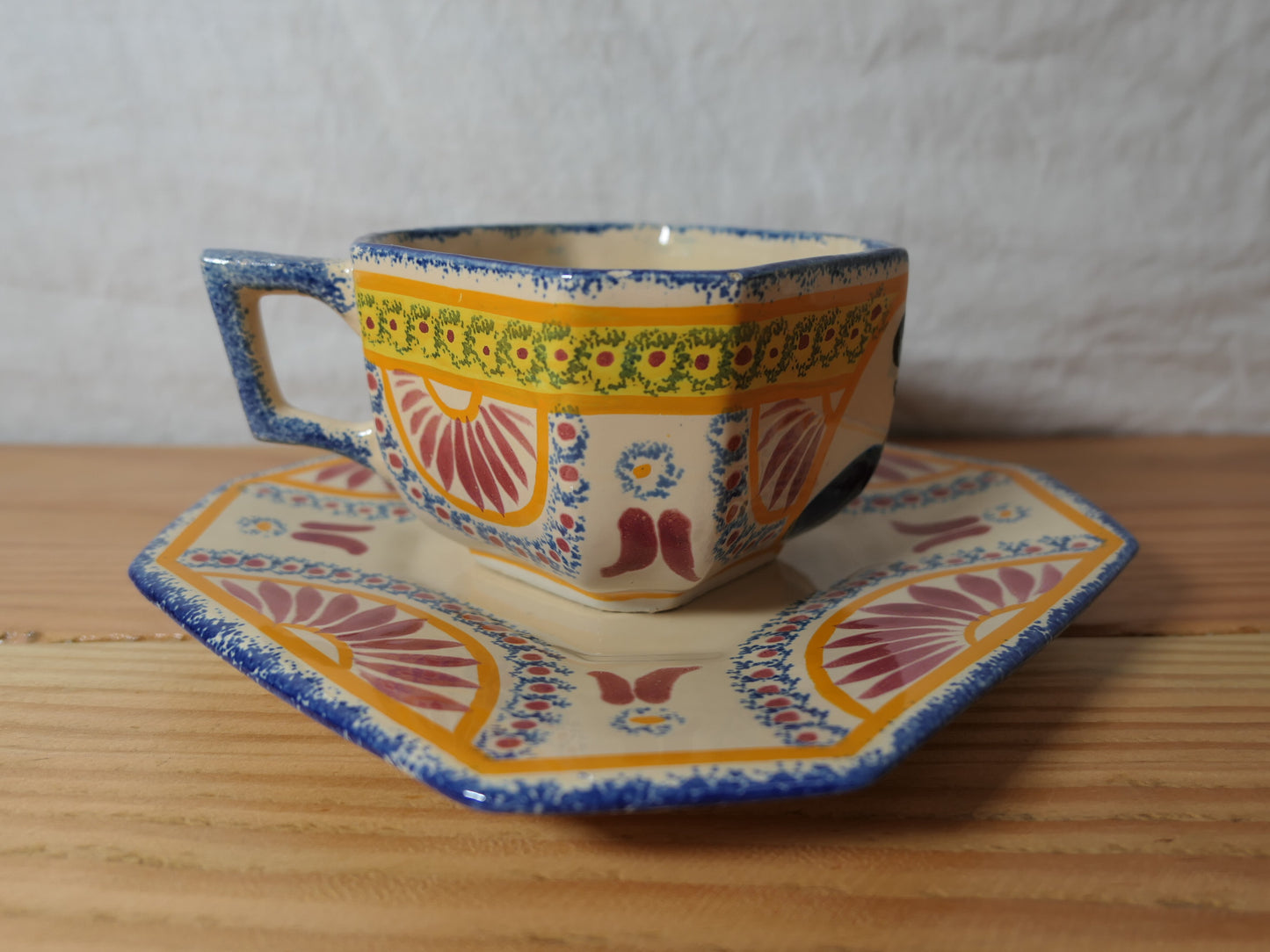 Ancienne Tasse À Déjeuner En Faïence - Sainte-Honorine-Sur-Mer