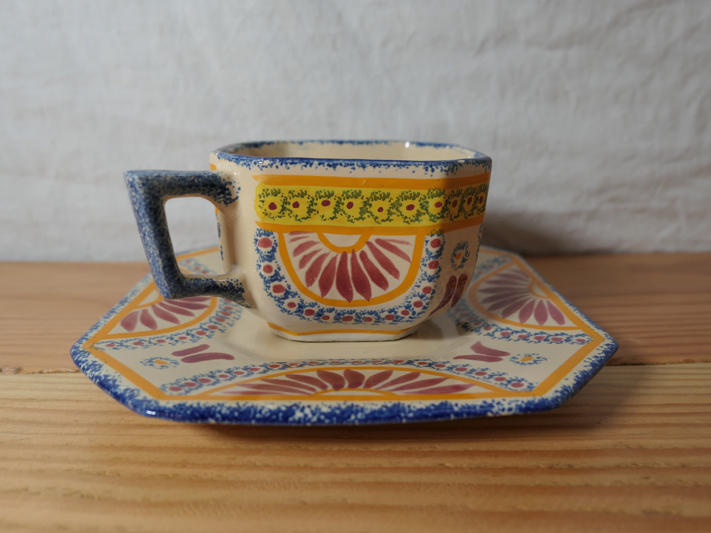 Ancienne Tasse À Déjeuner En Faïence - Sainte-Honorine-Sur-Mer